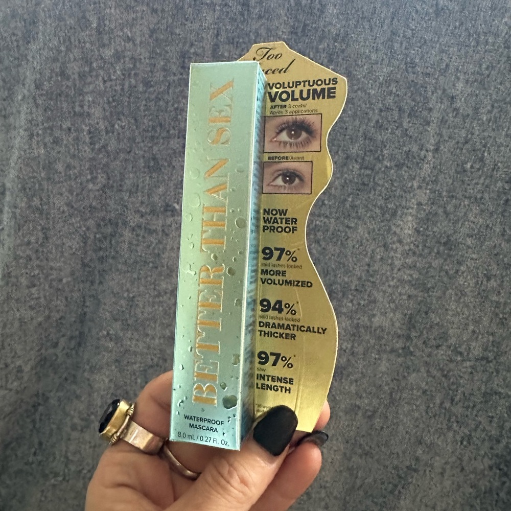 Too Faced voluptuous volume black mascara